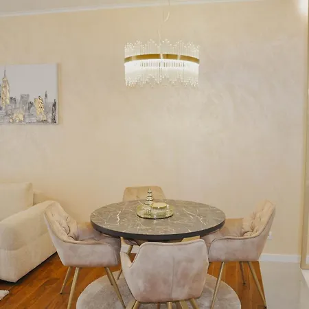 Premium Planet Deluxe Apartmán Ni