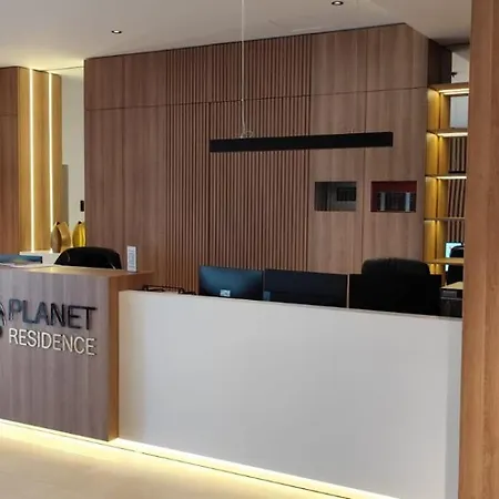 Premium Planet Deluxe &