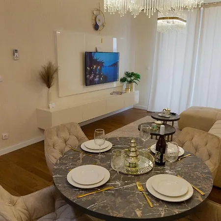 Premium Planet Deluxe & Apartmán Ni